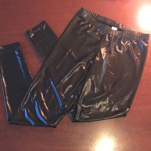 Shiny black leggings
